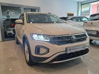 Usado VW T-Roc Life 150 CV (110 kW) 2023 Beige SUV