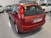 Usado Ford Fiesta Ambiente 68 CV (50 kW) 2007 Rojo Berlina