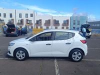 Usado Dacia Sandero Acces 67 CV (49 kW) 2022 Blanco Berlina