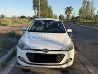 Usado Hyundai i20 90 CV (66 kW) 2017 Blanco Berlina