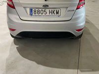 Usado Ford Fiesta Trend 69 CV (50 kW) 2012 Plateado Utilitario