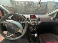 Usado Ford Fiesta Trend 68 CV (50 kW) 2010 Granate Utilitario