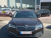 Usado Skoda Superb Style 150 HP (110 kW) 2020 Castanho Carrinha