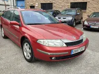 Usado Renault Laguna GrandTour Dynamique 120 CV (88 kW) 2002 Granate Familiar