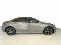 Usado Mercedes A180 116 CV (85 kW) 2025 Gris / plata Berlina