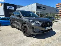 Usado Ford Kuga ST-Line X 243 CV (178 kW) 2025 Gris / plata SUV