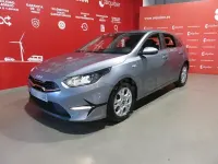 Usado Kia Ceed 136 CV (100 kW) 2022 Gris / plata Utilitario