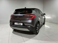 Begagnad Renault Captur Engineered 145 HK (106 kW) 2023 Grå SUV