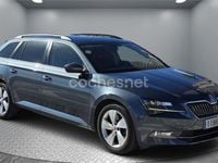 Usado Skoda Superb Active 150 CV (110 kW) 2016 Gris / plata Familiar