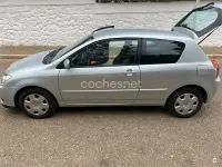 Usado Toyota Corolla Sol 90 CV (66 kW) 2004 Blanco Berlina