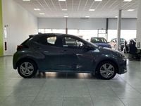 Usado Toyota Yaris Hybrid Active 116 CV (85 kW) 2024 Gris Berlina