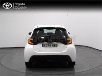 Usado Toyota Yaris Hybrid Active 116 CV (85 kW) 2025 Blanco Berlina