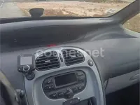 Usado Citroën Xsara Picasso Exclusive 110 CV (80 kW) 2008 Granate Monovolumen