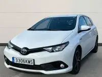 Usado Toyota Auris Hybrid 136 CV (100 kW) 2018 Blanco Berlina