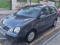 Usado VW Polo Highline 75 CV (55 kW) 2002 Gris / plata Berlina