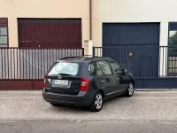 Usado Kia Carens Active 140 CV (102 kW) 2007 Gris / plata Monovolumen