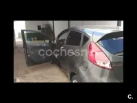 Usado Ford Fiesta Trend 82 CV (60 kW) 2015 Gris / plata Utilitario