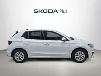 Usado Skoda Fabia Selection 80 CV (58 kW) 2024 Blanco Utilitario