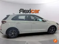 Usado Hyundai i30 120 CV (88 kW) 2021 Blanco Berlina