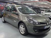 Usado Renault Clio GrandTour Dynamique 85 CV (62 kW) 2009 Verde Familiar