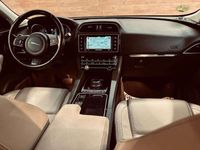 usado Jaguar F-Pace 2.0i4D Prestige Aut. AWD 180