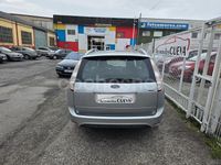 Usado Ford Focus Trend 109 CV (80 kW) 2010 Gris / plata Berlina