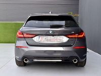 Usado BMW 118 Shadowline 150 CV (110 kW) 2021 Gris / plata Utilitario