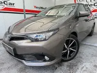 Usado Toyota Auris Hybrid 136 CV (100 kW) 2018 Beige Berlina