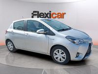 Usado Toyota Yaris Hybrid Active 100 CV (73 kW) 2019 Gris Berlina