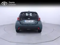 Usado Toyota Yaris Hybrid Active 116 CV (85 kW) 2025 Verde Berlina