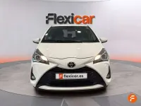 Usado Toyota Yaris Active 111 CV (81 kW) 2018 Blanco Utilitario