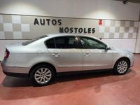 Usado VW Passat Highline 140 CV (102 kW) 2010 Gris / plata Berlina