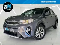 Usado Kia Stonic 101 CV (74 kW) 2022 Gris / plata SUV