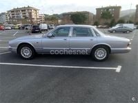Usado Jaguar XJ8 Executive 240 CV (176 kW) 2002 Gris / plata Berlina