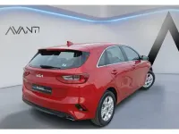 Usado Kia Ceed 136 CV (100 kW) 2025 Rojo Utilitario