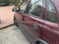 Usado Opel Corsa Essentia 75 CV (55 kW) 2003 Granate Utilitario