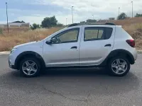 Usado Dacia Sandero Stepway 90 CV (66 kW) 2017 Gris / plata Berlina