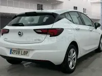 Usado Opel Astra Selective 110 CV (80 kW) 2019 Blanco Berlina