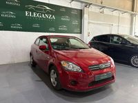 Usado Kia Ceed 90 CV (66 kW) 2010 Granate Utilitario