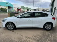 Usado Ford Focus Trend 120 CV (88 kW) 2021 Blanco Berlina