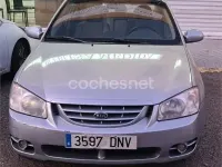 Usado Kia Cerato LX 112 CV (82 kW) 2005 Gris / plata Berlina