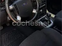 Usado Ford Mondeo Trend 155 CV (114 kW) 2005 Gris / plata Berlina