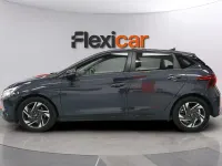 Usado Hyundai i20 101 CV (74 kW) 2022 Gris Utilitario