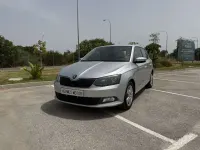 Usado Skoda Fabia Style 90 CV (66 kW) 2017 Plateado Familiar