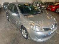 Usado Renault Clio II Dynamique 75 CV (55 kW) 2006 Gris / plata Berlina