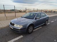 Usado Skoda Octavia Ambiente 102 CV (75 kW) 2003 Gris / plata Berlina