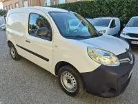 Usado Renault Kangoo 75 CV (55 kW) 2018 Blanco Monovolumen