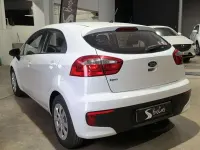 Usado Kia Rio 84 CV (61 kW) 2015 Blanco Utilitario