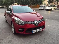 Usado Renault Clio IV Dynamique 90 CV (66 kW) 2016 Rojo Berlina