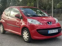 Usado Peugeot 107 Urban Move 68 CV (50 kW) 2007 Rojo Utilitario